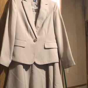 Women skirt suit
